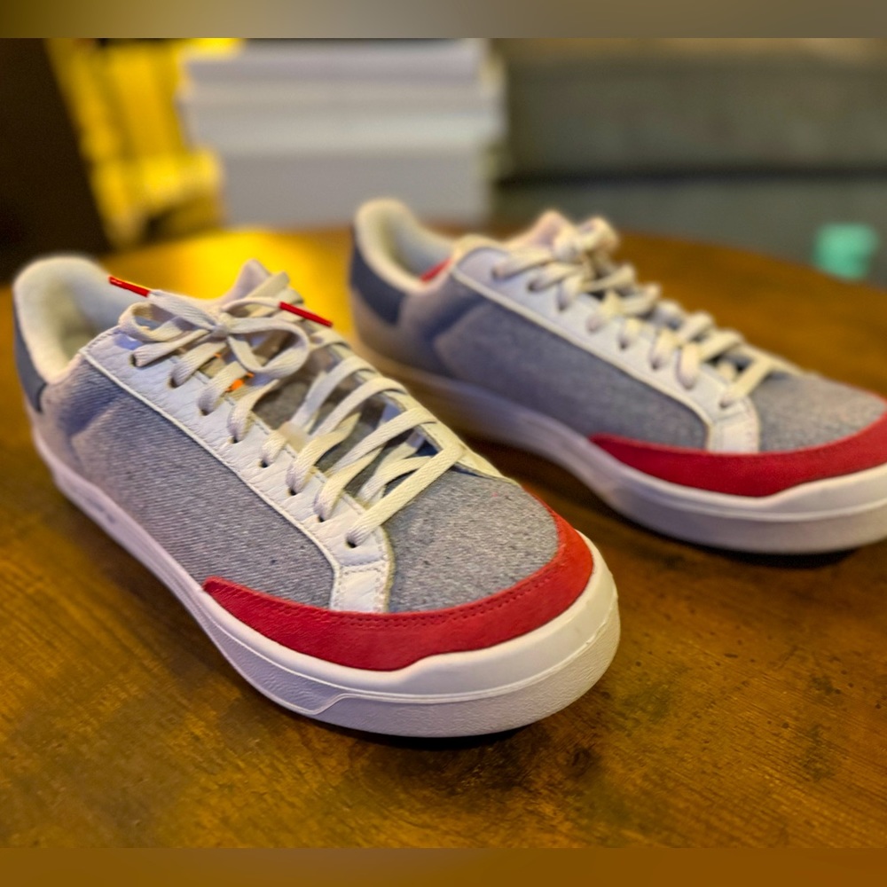 Adidas Rod Laver Canvas 9.5 Like New